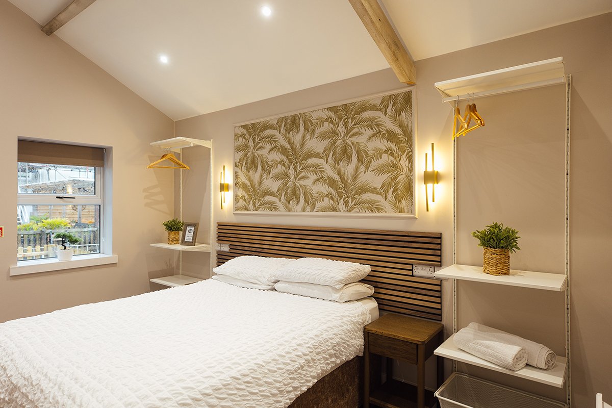 Dolphin Rooms2-041 web